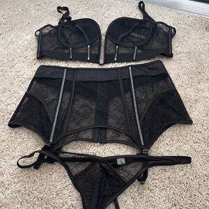 Belle Noir 3-Piece Garter Skirt Set